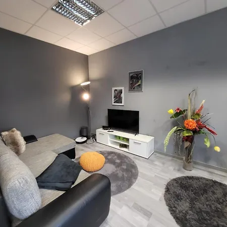 2 Mit Gemeinschaftsraeumen, Tiefgarage Apartment *